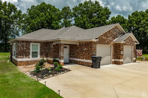Oak Tree Manor Duplexes - 821 Oaktree Manor Cir, Jonesboro, AR | Homes.com