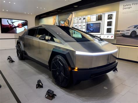 Cybertruck owners allege pedal problem as Tesla suspends deliveries - Ars Technica - problems with cybertruck