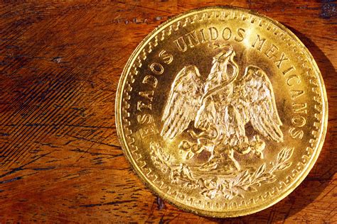 Piden hasta 100 mil pesos por centenario de oro mexicano de 50 pesos
