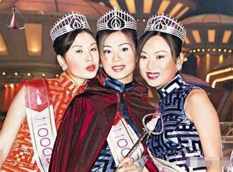 图文：2003香港小姐身着旗袍亮相成都