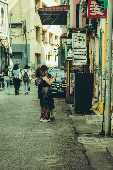 People Standing Around 的图像结果