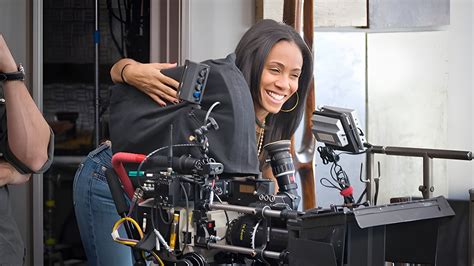 Jada Pinkett Smith bio, age, young, parents, husband, kids, height 2026 ...