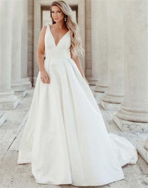 Charm of Simple Wedding Dresses | Modern Wedding Dresses