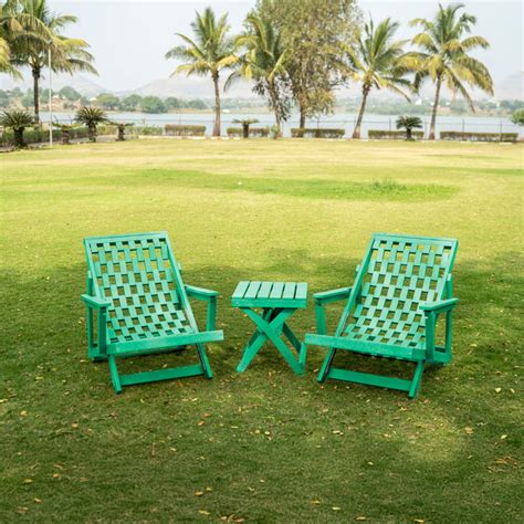 2 Aspen Folding Lounge Chair + 1 Santorini X Table