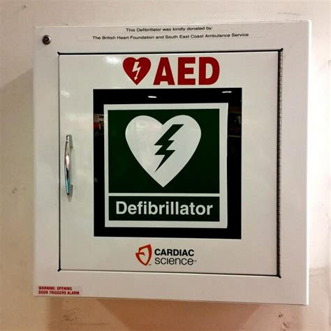 Defib Signage 的图像结果