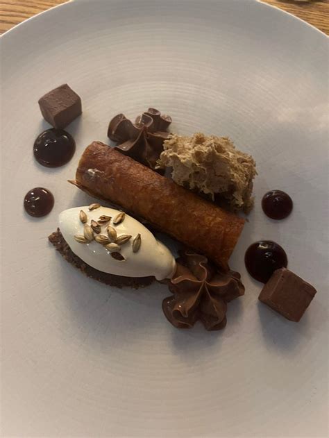 BULLS HEAD - HOLYMOORSIDE - B&B Reviews, Photos, Rate Comparison ...