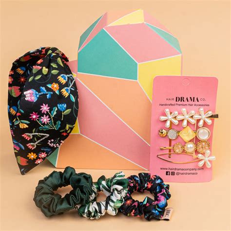 Tropical Vacay Gift Box with 1 Knotted Hair Band, 4 Hair Pins & 3 Scru ...