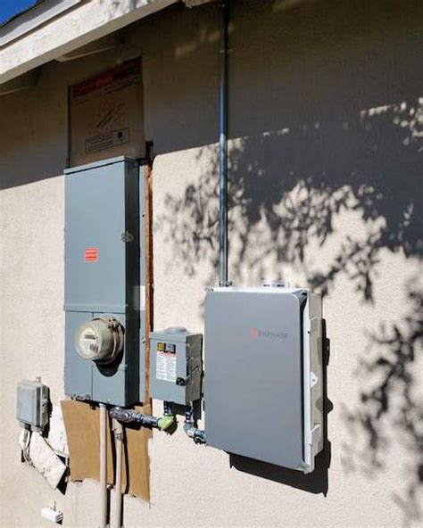 How to Install Solar Battery Backup 的图像结果