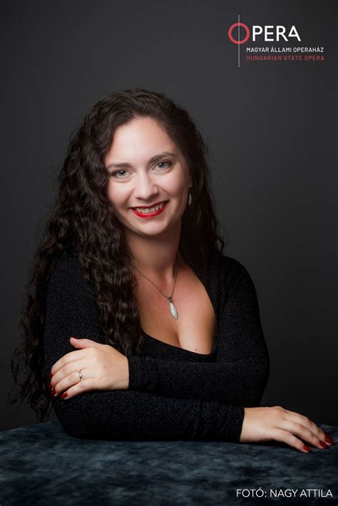 FRÉDÉRIC CHOPIN: 17 lengyel dal TAKÁCS LILLA operaénekes előadásában ...