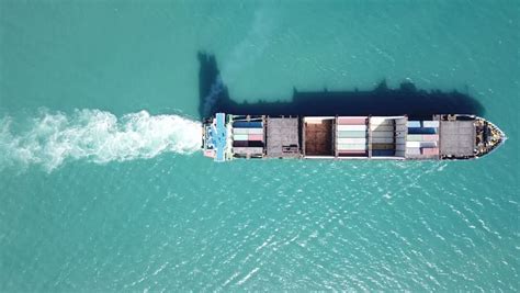 Small Container Ship 的图像结果