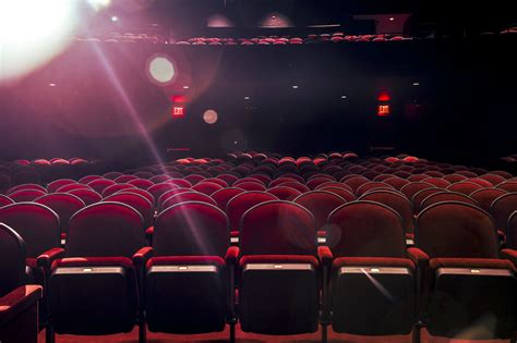 How Long Are Previews At Movies? Here's What You Need To Know ...