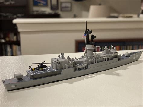 Knox Class Frigate FF1073 Robert E. Peary -- Plastic Model Frigate Kit ...