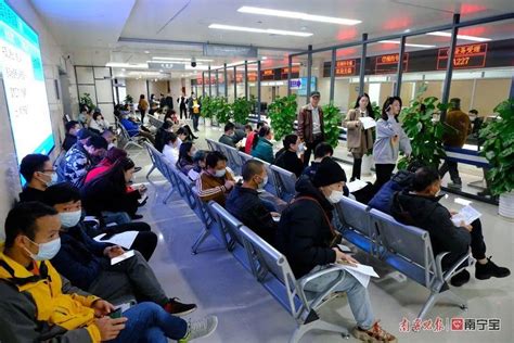 出入境业务大幅增长 重庆一个月审签出入境证件超12万证次_手机新浪网