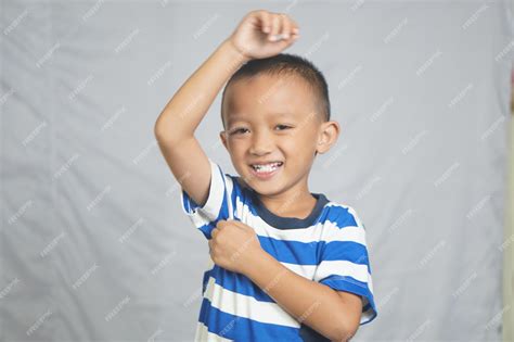 Premium Photo | A boy has itching in his armpits