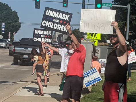 Group of St. Charles District 303 parents continue to rally against Gov ...