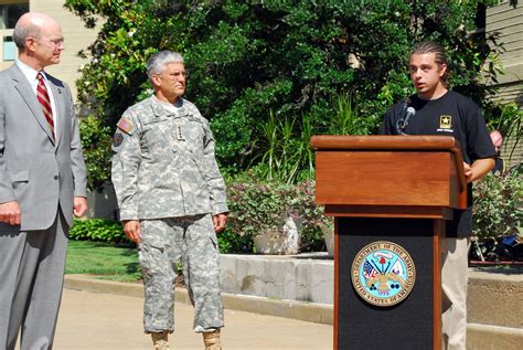 Enlistment marks 35th year of volunteer Army | Article | The United ...