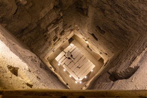 Inside a Step Pyramids 的图像结果