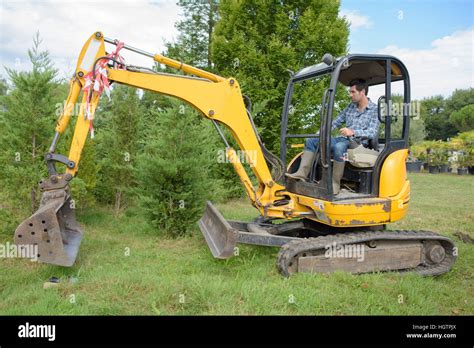 Operating a Backhoe For Dummies 的图像结果