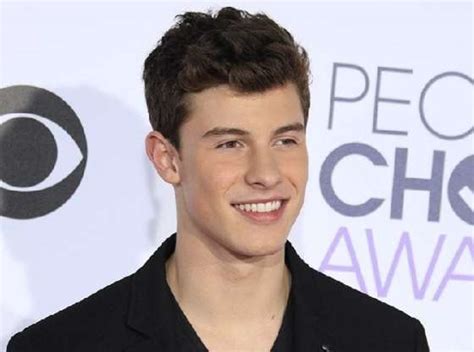 Shawn Mendes height, Early Life, Career, and Net Worth