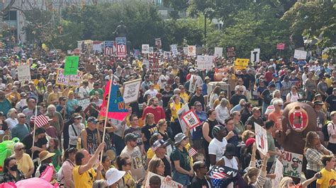 Indianapolis 'No Kings' protest turns out large crowd of peaceful ...
