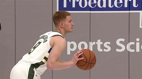 Milwaukee Bucks sign 1st-round draft pick Donte DiVincenzo to rookie ...