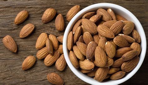 10 Harmful Effects of Eating Excessive Almonds - lifeberrys.com