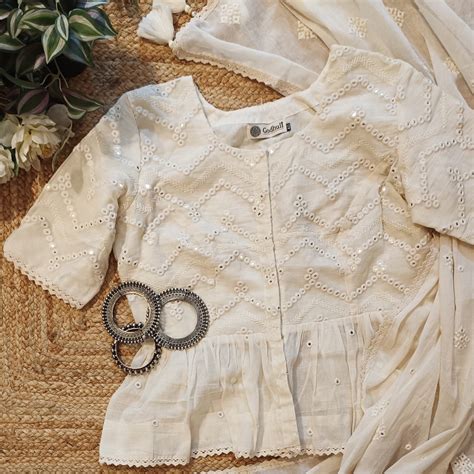 Mulmul Ivory Saree & Faux Mirrorwork Blouse Combo – Soft & Stylish ...