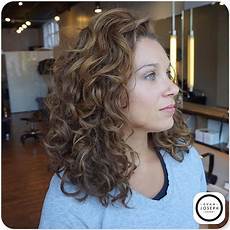 How To Style Your Wavy Hair by 6 Tricks To Try When Your Wavy Hair Is Flat In 2019 How To Style Your Wavy Hair