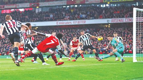 Newcastle holds Arsenal; United wins