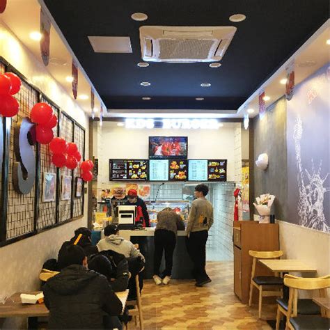 湖南小伙锁定西式快餐市场，暑期开业选择快乐星汉堡店加盟！