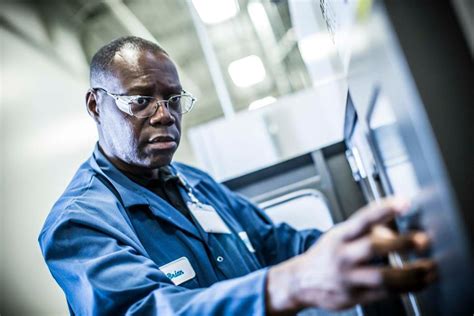 Element Materials Technology Logo 的图像结果