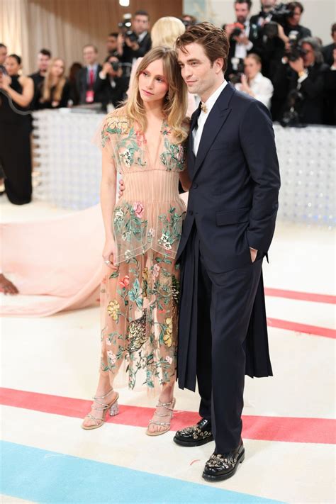 Suki Waterhouse and Robert Pattinson – Met Gala 2023 • CelebMafia