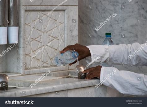 27 imágenes de Drinking from zamzam well - Imágenes, fotos y vectores ...