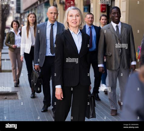 People Walking in Suits 的图像结果