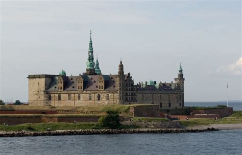 These top 20 most magnificent castles worldwide will take your breath ...
