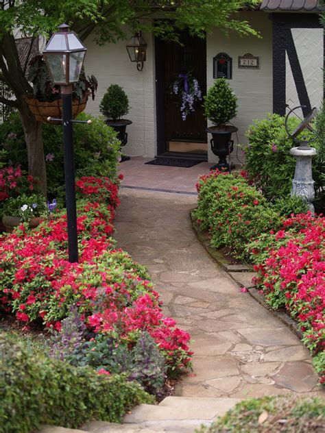 https://texasgardener.com/cdn/shop/articles/Colorful_walk_leading_to_entrance_of_Pyron_home.jpg?v=1738639495&width=1100&utm_source=chatgpt.com
