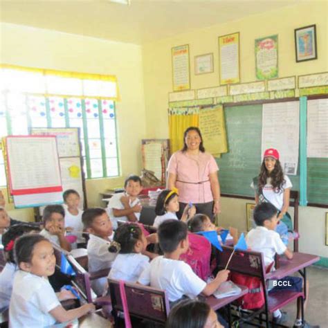 Miss Earth on a school tour