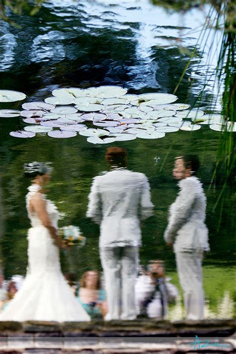 Child Bride Pond Scene 的图像结果