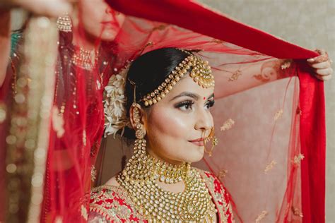 Questions To Ask A Hair & Makeup Artist Before You Finalise One