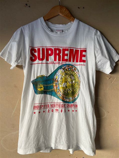 Vintage Supreme T Shirt Logo 2005 Sz M | MALIBU MART | Supreme t shirt ...