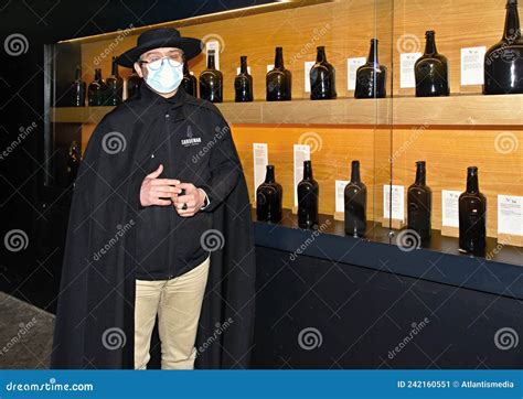 Professional Tour of the Sandeman Port Wine Cellars in Porto - Portugal ...