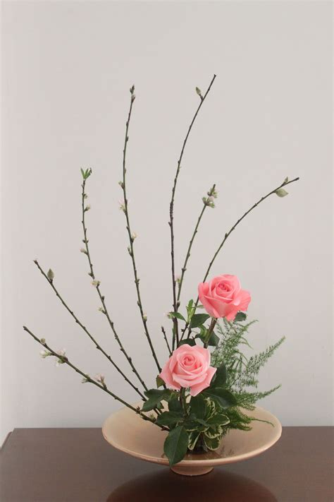 Moribana | Ikebana flower arrangement, Modern flower arrangements ...