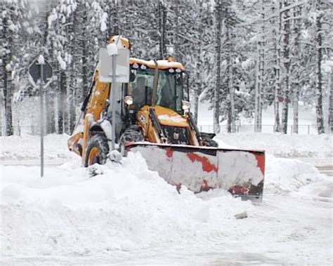 Vesti . Zimsko održavanje puteva u opštini Čajetina - kontakti