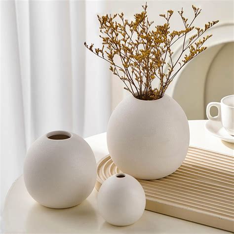 Amazon.com: White and Gold Vase,Hollow Ceramic Vase Set of 2, Round ...