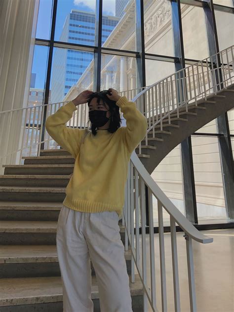 Yellow sweater | Yellow jumper outfit, Yellow sweater outfit, Blue ...