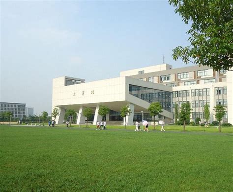 扬州大学是几本怎么样？2023扬州大学排名全国第几？