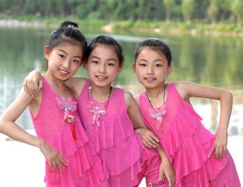 小S携二女儿拍时尚大片 14岁的Lily星范儿十足——上海热线娱乐频道
