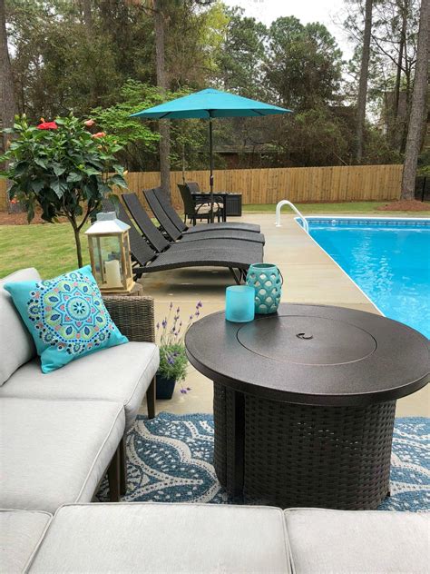 10 Cozy Pool Seating Ideas | Outdoor pool decor, Pool patio furniture ...