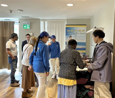 Ottawa, Canada: Giới thiệu Pháp Luân Đại Pháp tới cộng đồng trong Lễ ...