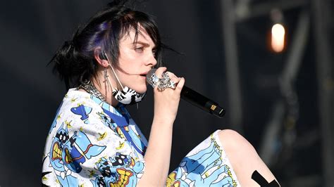 What Happened To Billie Eilish? A Timeline Of Her Body Image & Nude ...